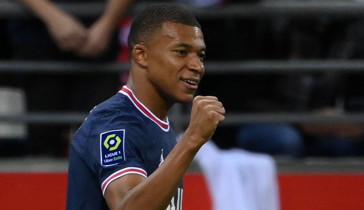 Dua gol dari Kylian Mbappe tersebut bertahan hingga akhir pertandingan. Paris Saint Germain tambah kokoh di puncak klasemen sementara Liga Prancis musim 2021/2022 dengan mengoleksi 12 poin. (Foto: AFP/Franck Fife)