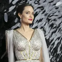 Angelina Jolie belum bisa memaafkan Brad Pitt karena sakit hati (FOTO: Splashnews)