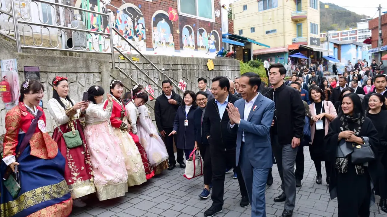 Presiden Jokowi saat kunjungan ke Korea Selatan.