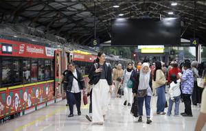 PT Kereta Api Indonesia (Persero) memberikan diskon tarif kereta api sebesar 25 persen bagi pelanggan kereta api jarak jauh berbagai kelas dalam rangka libur Nataru (Natal dan Tahun Baru) 2025. Dok KAI