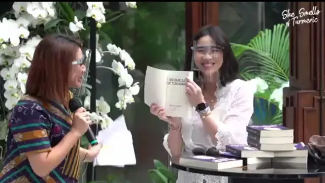 She Smells of Turmeric 3