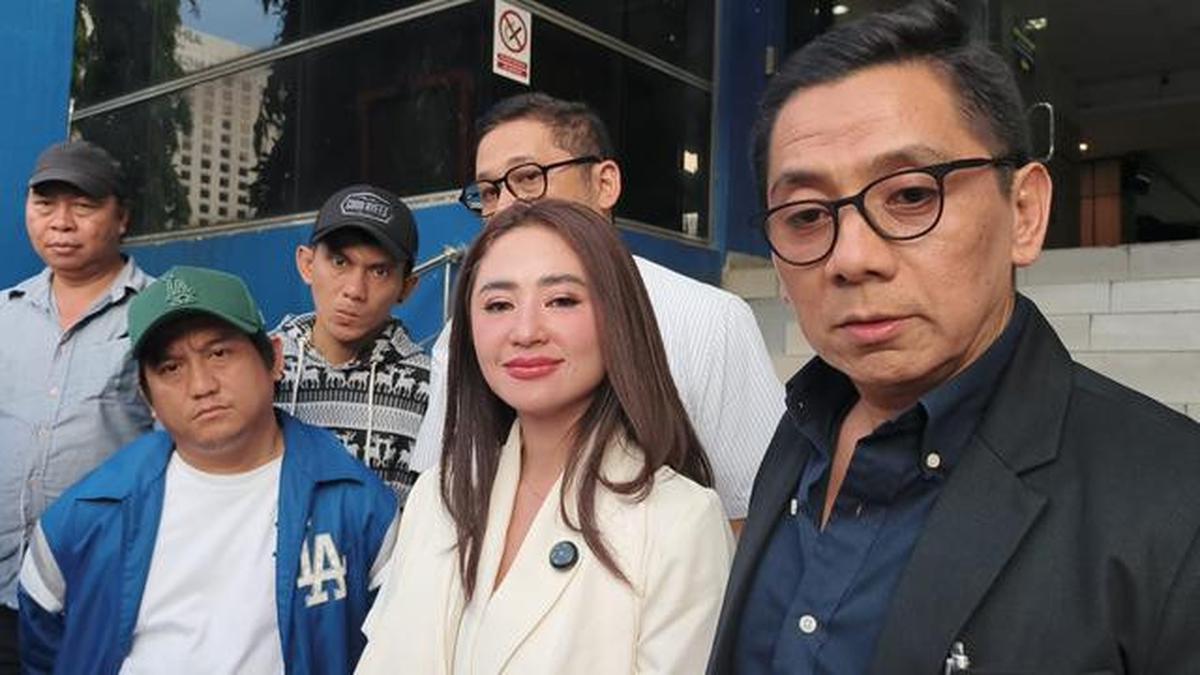 Dewi Perssik Tempuh Jalur Hukum, Laporkan Dugaan Manipulasi Data ke Polda Metro Jaya