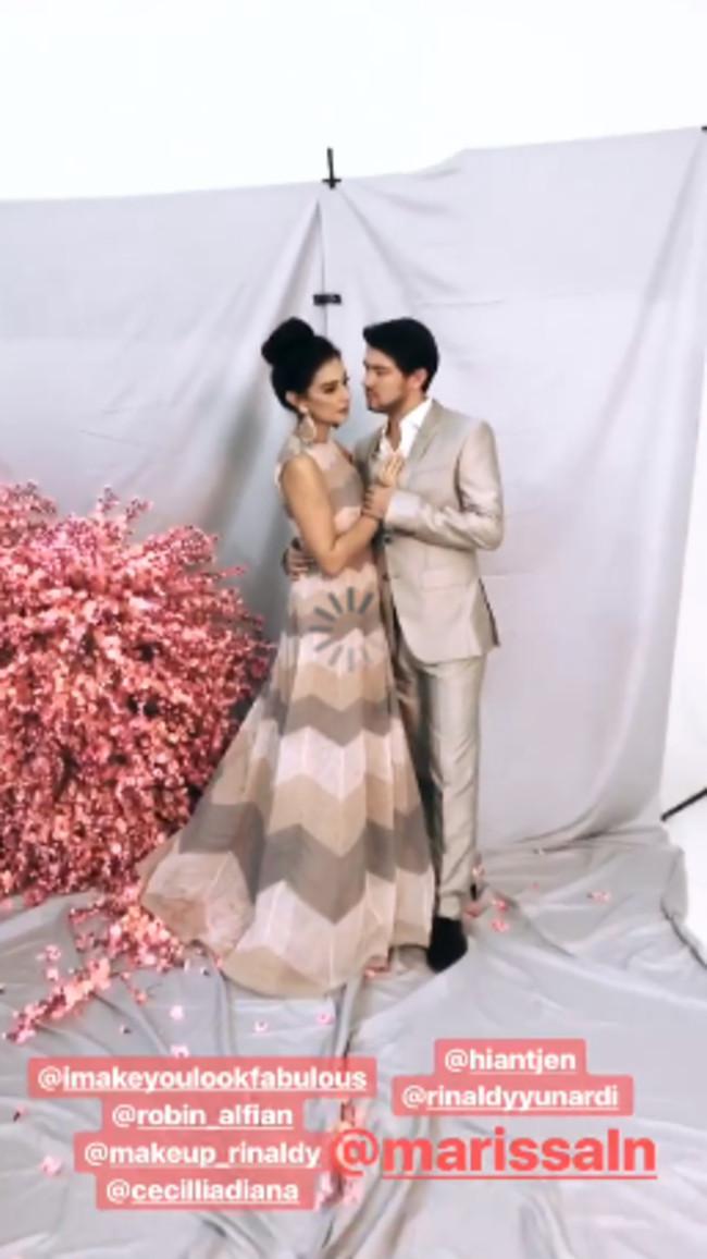 Marissa Nasution melakukan sesi foto prewedding dengan menggunakan 4 look (instagram/carendelano)