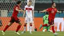 Swiss menggandakan keunggulan pada menit ke-26 lewat tembakan melengkung gelandang Xherdan Shaqiri ke pojok kanan atas gawang Turki setelah menerima umpan Steven Zuber. Swiss 2, Turki 0. (Foto: AP/Pool/Valentyn Ogirenko)