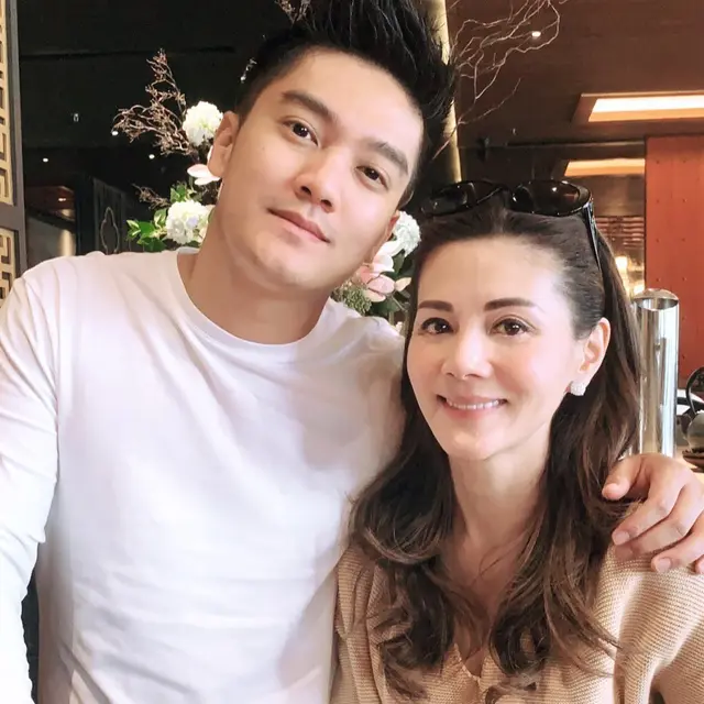 6 Potret Kebersamaan Boy William dan Calon Mertua, Bak Kakak Adik