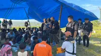 Para pengungsi Rohingya berada di tenda