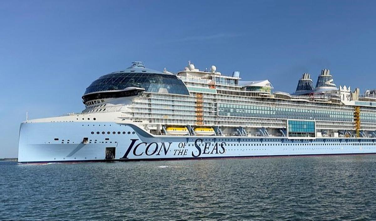 Kecepatan Jelajah Kapal Icon of the Seas dan Titanic