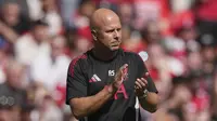 Manajer Liverpool, Arne Slot, bereaksi saat final FA Community Shield antara Liverpool dan Crystal Palace di Stadion Wembley, London, Minggu, 10 Agustus 2025. (AP Photo/Dave Shopland)