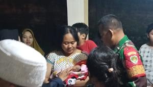 Bayi ditemukan di pos ronda sukabumi. (istimewa)