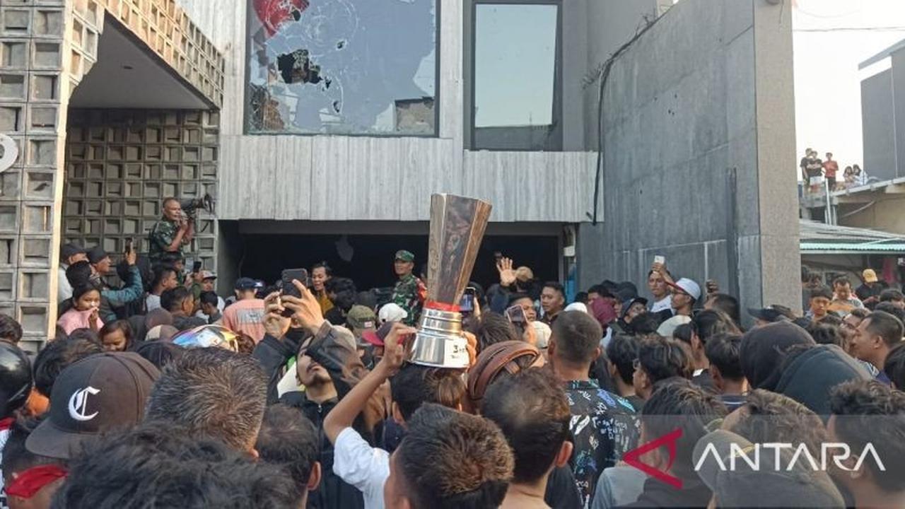 Fakta Unik: Polisi Fasilitasi Pengembalian Barang Ahmad Sahroni yang Dirampok Massa