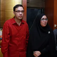 M. Ridwan sendiri tak menyangka dengan penangkapan kliennya. Apalagi Sandy cukup koorperatif mengenai kasus  yang menimpanya. Sandy selalu menginformasikan keberadaannya  tanpa ada niatan melarikan diri. (Deki Prayoga/Bintang.com)