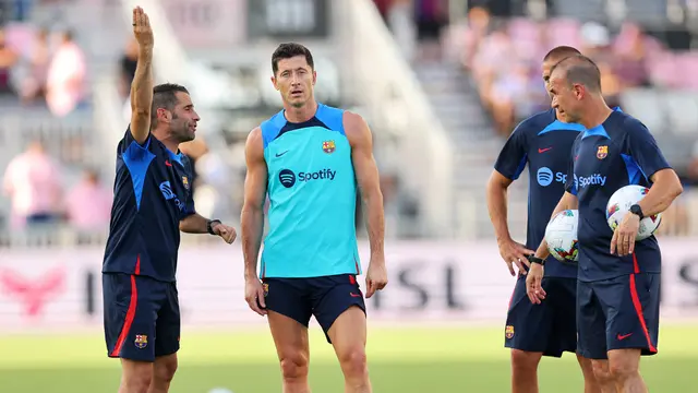 Foto: Penampakan Perdana Robert Lewandowski di Sesi Latihan Barcelona