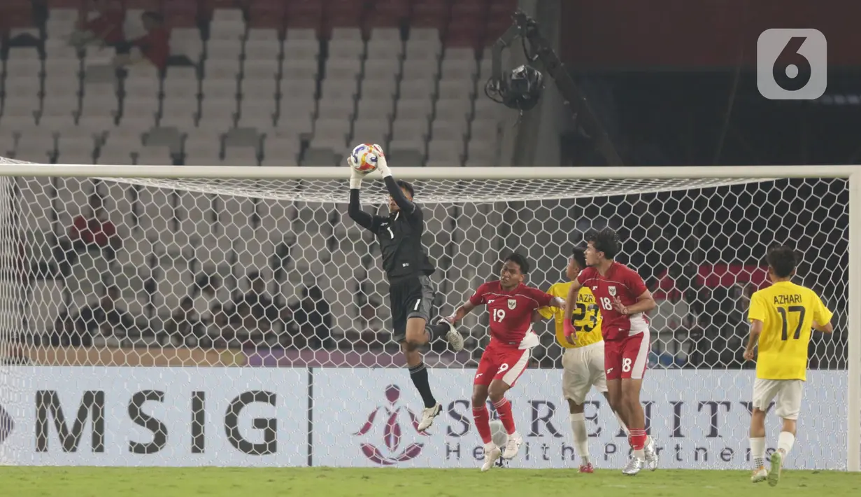 Indonesia mendominasi 85 persen penguasaan bola. Sementara, Brunei Darussalam hanya 15 persen. (Liputan6.com/Helmi Fithriansyah)