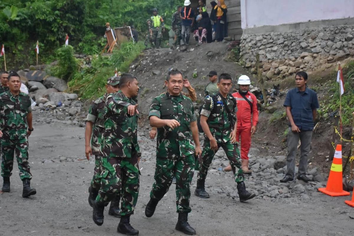 FOTO: Kasad Resmikan Jembatan Bailey ke 17 di Bener Meriah