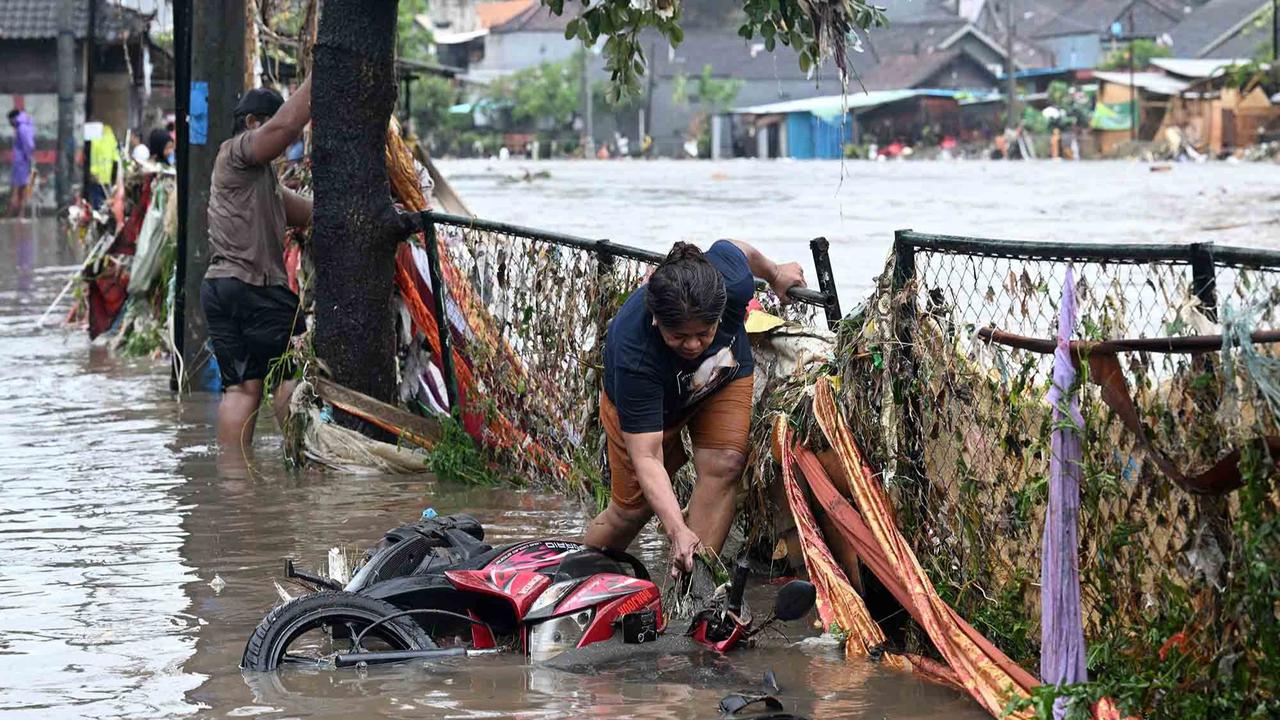 FOTO: Hujan Deras Picu Banjir Besar di Denpasar Bali