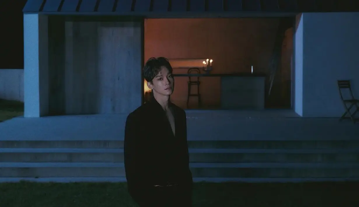 Seperti karya-karya sebelumnya Chen memberikan cuplikan gambar dari konsep mini album terbarunya yang terlihat sendu. Seperti nama albumnya, Last Scene akan menggambarkan hal-hal yang menjadi bagian terakhir. (Instagram/@weareone.exo)