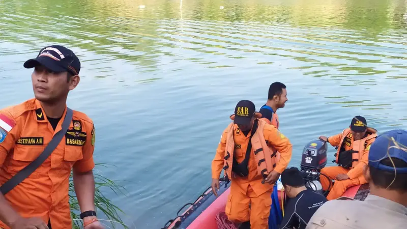 Tim SAR gabungan melanjutkan pencarian korban pesawat Cessna yang jatuh di Sungai Cimanuk, Indramayu, Jawa Barat.