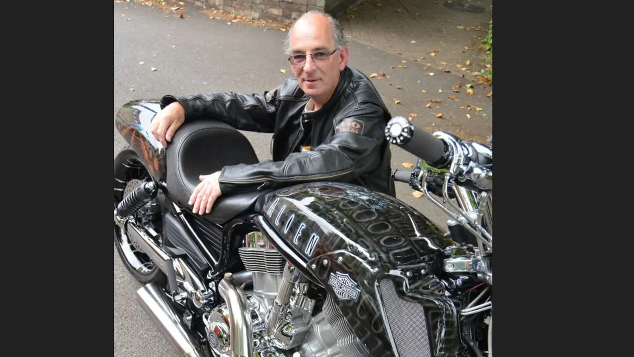 Kakek Ini Jual Rumah untuk Beli Motor Harley