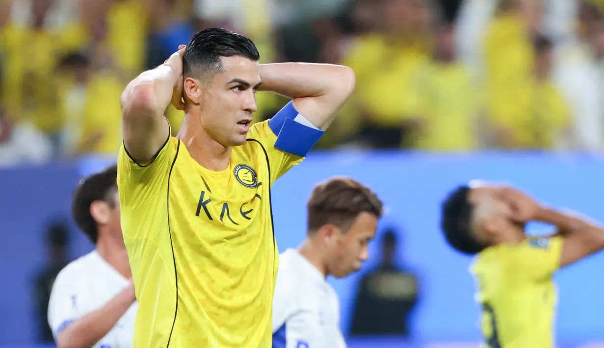 Cristiano Ronaldo masih belum bisa memberikan gelar juara bergengsi untuk klub Arab Saudi Al Nassr. Terbaru Al Nassr kalah 0-1 dari klub Jepang Gamba Osaka di final AFC Champions League 2 atau Liga Champions Asia 2 (ACL 2) pada Minggu (17/5/2026) dini hari WIB. (AFP/Fayez Nureldine)