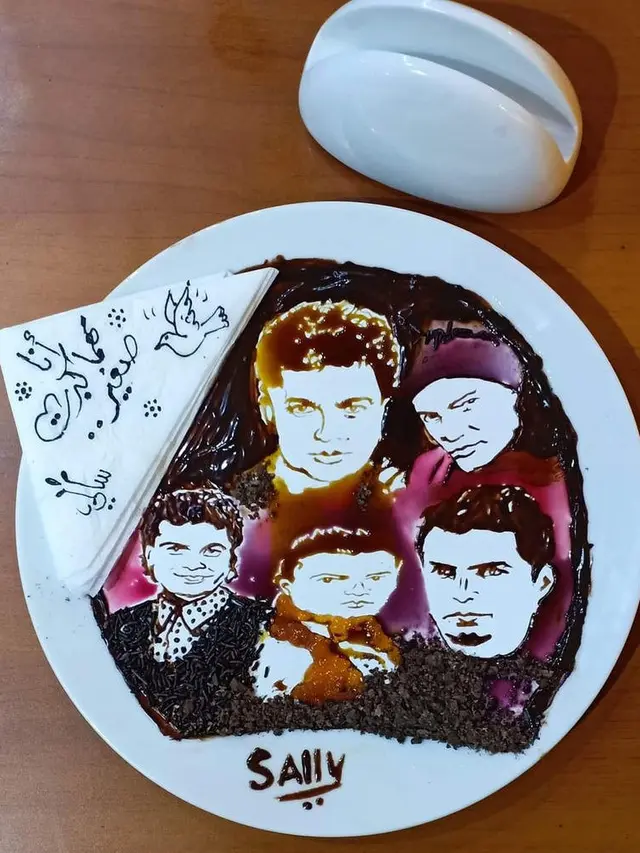 Potret lukisan makanan dari seniman muda asal Mesir yang hanya bermodalkan madu, sirup, dan cokelat.
