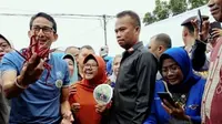 Sandiaga Uno memunculkan istilah baru ketika blusukan ke Pasar Pagi Arengka. (Liputan6.com/Syukur)