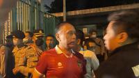 Ketua Umum PSSI, Mochamad Iriawan, disambut cacian dari suporter Timnas Indonesia U-19 saat tiba di Stadion Patriot Candrabhaga, Bekasi, Sabtu (2/7/2022) malam WIB.