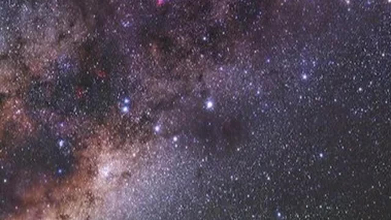 Teori paling populer mengklaim bahwa alam semesta terus berkembang sejak Big Bang (Ledakan Dahsyat) yang terjadi 13,7 miliar tahun lalu. Belum lama ini muncul dugaan bahwa usia alam semesta jauh lebih tua. Bagaimana bisa?