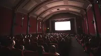 Rindu nonton di bioskop? simak cara aman menyaksikan film favorit di tengah pandemi vrus corona yang melanda. (Foto: Unsplash)
