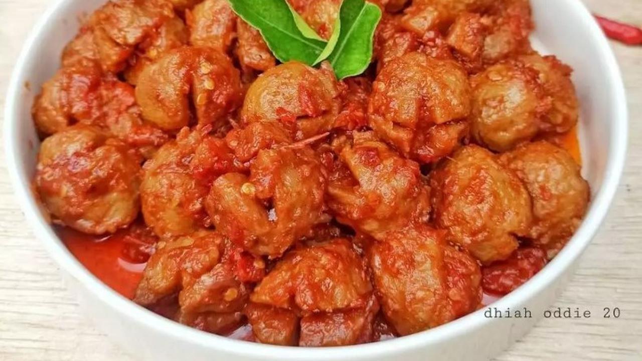 Resep Balado Bakso Pedas.  foto: Instagram @dhiahoddie