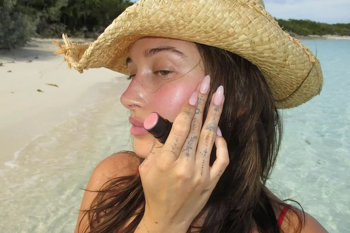 Tips Makeup Dewy Skin untuk Tampil Lebih Glowing dan Natural.