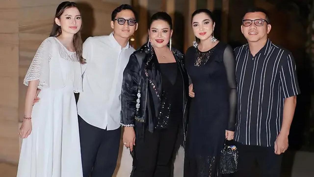 6 Potret Ultah ke-50 Ibunda Sarah Menzel di Bali, Dihadiri Ashanty dan Anang