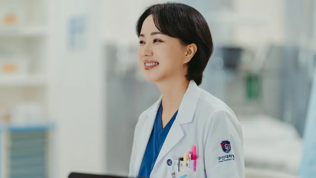 Uhm Jung Hwa dalam serial Doctor Cha. (Foto: Netflix)