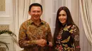 "Mesem dikit yuukkk Pak !!!!!! #ahok #maiaestianty #bizqueens" tulis Maia. Maia mengajak senyum Ahok. Berbeda dengan mantan suaminya Ahmad Dhani. Bahkan siap pindah rumah ke Bekasi atau Depok kalau Ahok terpilih kembali. (Instagram/maiaestiantyreal)