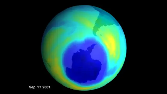 Ilustrasi lobang ozon di stratosfer Bumi pada 17 September 2001. (Sumber Wikimedia Commons)