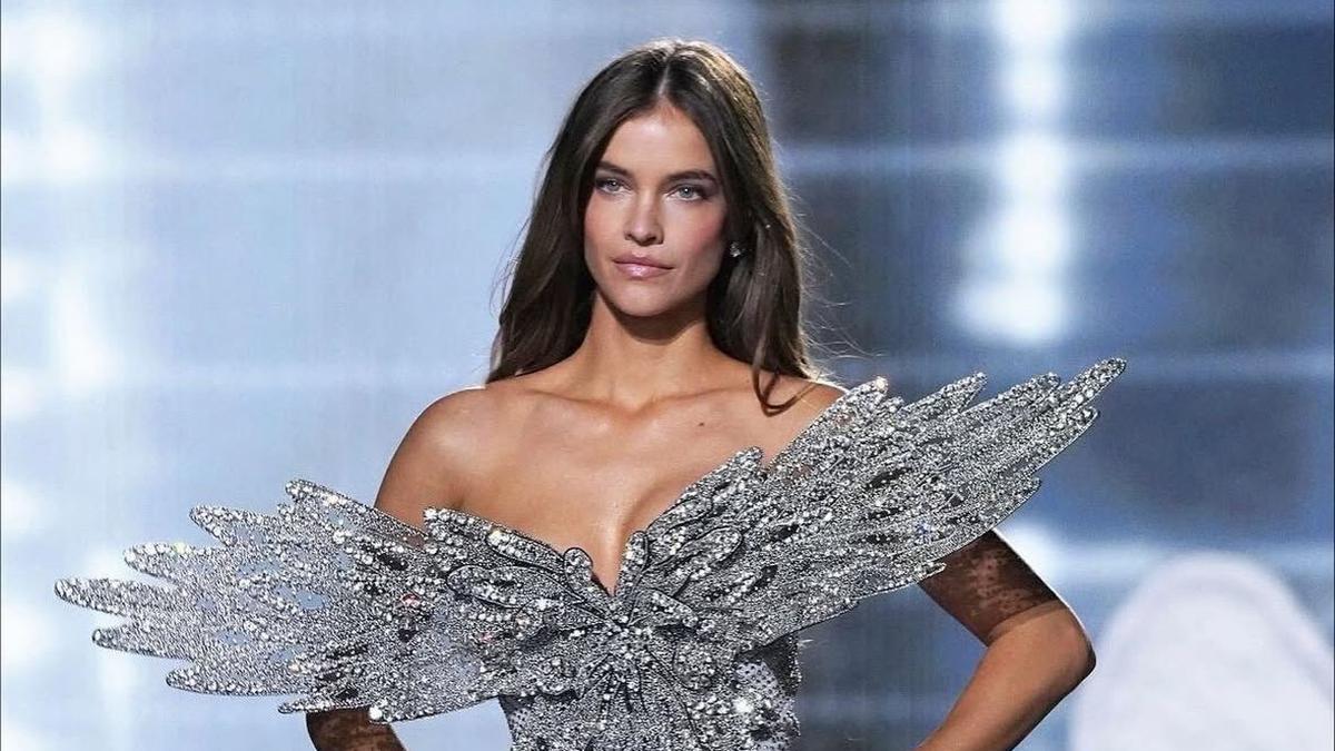 Di Balik Senyum Barbara Palvin di Runway Victoria’s Secret, Ada Perjuangan Melawan Endometriosis yang Hanya Menyerang Perempuan