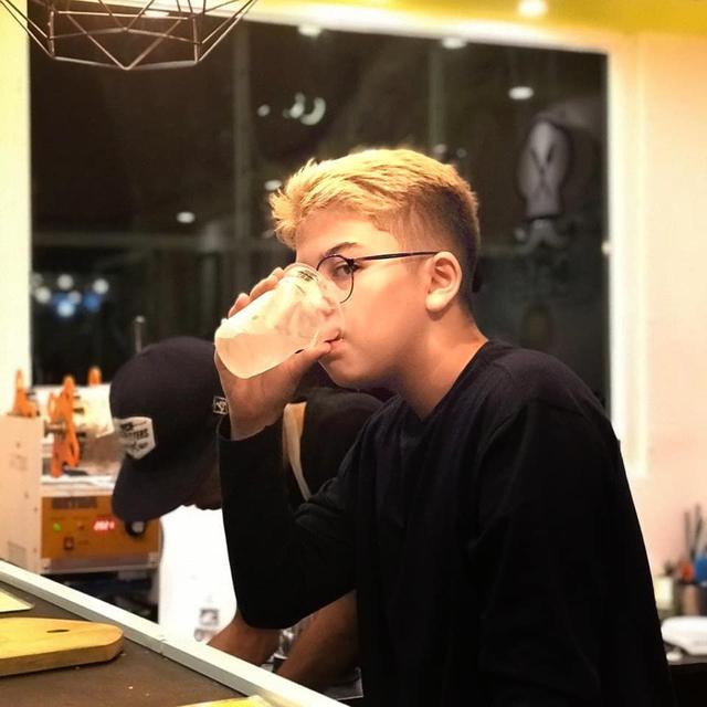 Beranjak Remaja, Ini 6 Potret Terbaru Baim Cilik dengan Berbagai Warna Rambut