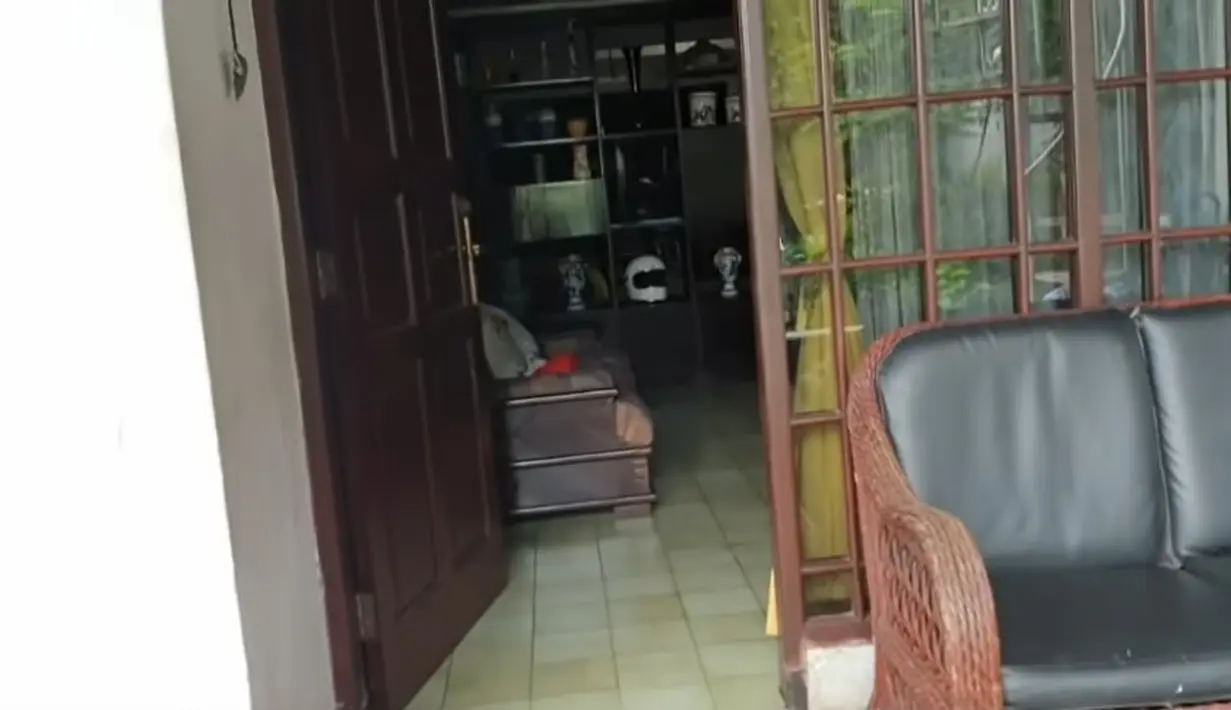 Rumah Mendiang Poppy Mercury (Youtube/Ramza Tv Studio)