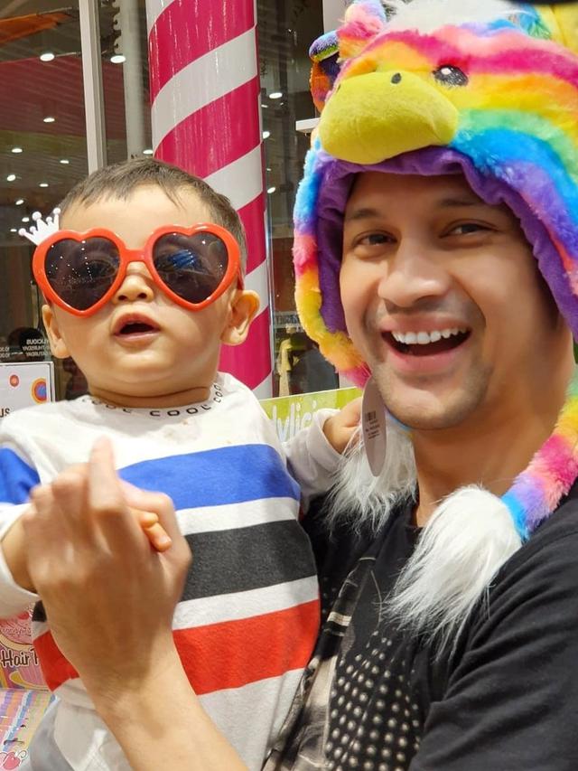 Jarang Terekspos, Ini 6 Momen Manis Lucky Perdana dan Buah Hati
