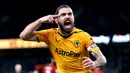 Pemain Wolverhampton Wanderers Ruben Neves melakukan selebrasi usai mencetak gol ke gawang Liverpool pada pertandingan sepak bola Liga Inggris di Stadion Molineux, Wolverhampton, Inggris, 4 Februari 2023. Wolverhampton Wanderers mengalahkan Liverpool dengan skor 3-0. (Barrington Coombs/PA via AP)