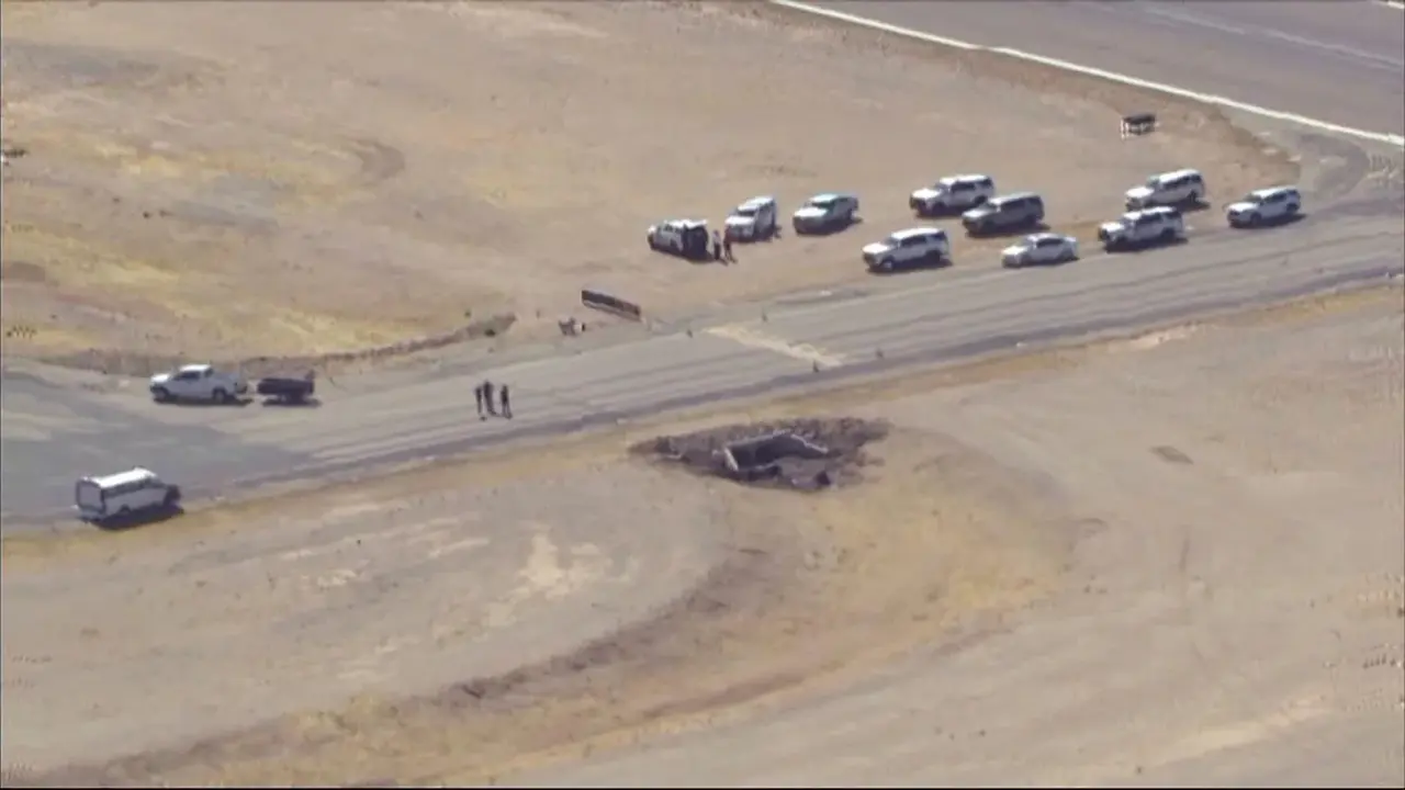 Lokasi kecelakaan pesawat bertabrakan di udara pada Rabu (19/2/2025), dekat Bandara Regional Marana di Arizona, AS. (KNXV/AP)