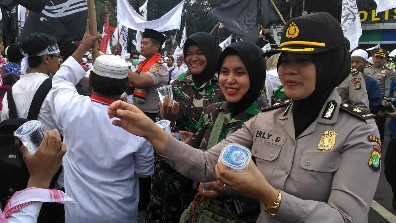 Polwan dan Kowad berjilbab