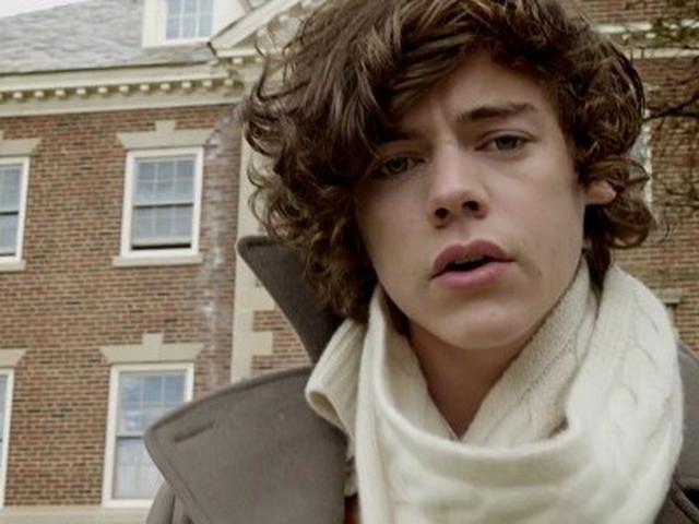 Pelajari Kabbalah Harry Styles Berhenti Main Cinta Showbiz Liputan6 Com Il cantante degli one direction è stato visto indossare al polso sinistro il braccialetto rosso che contraddistingue questo credo di matrice.