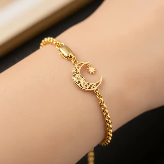 9 Model Gelang Emas Model Rolo Chain Kombinasi Liontin Bulan dan Bintang, Kilau Elegan