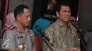 Menpan-RB, Asman Abnur (kanan) di dampingi Kapolri Jenderal Tito Karnavian memberikan keterangan kepada awak media usai mengadakan pertemuan tertutup di Mabes Polri, Jakarta, Jumat (19/8). (Liputan6.com/Gempur M Surya)