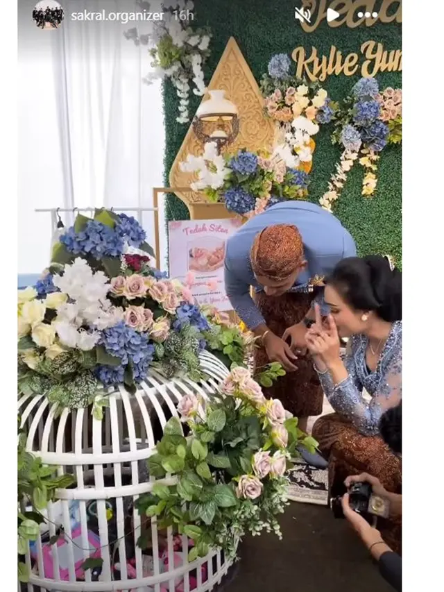 7 Potret Tedak Siten Anak Yeni Inka yang Kental Adat Jawa, Ungkap Wajah Buah Hati