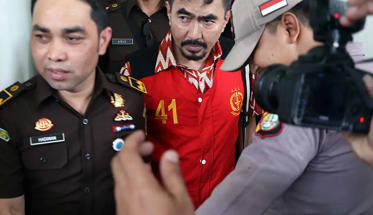 Gatot menjadi pesakitan atas perkara asusila dari laporan seorang wanita berinisial C di Polda Metro Jaya pada September 2016 lalu. Wanita tersebut mengaku telah menjadi korban pelecehan seksual yang dilakukan Gatot. (Nurwahyunan/Bintang.com)