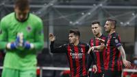 Gelandang AC Milan Brahim Diaz (21) bersama-sama rekan setimya merayakan golnya ke gawang Sparta Praha pada matchday kedua Grup H Liga Europa di Stadion San Siro, Jumat (30/10/2020) dini hari WIB. (Photo AP / Antonio Calanni)