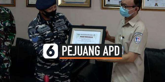 VIDEO: Prajurit TNI Antarkan APD Sejauh 200 Km