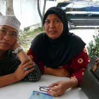 Gus Mus dan istri, Siti Fatima | foto : NU online