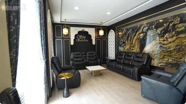 6 Potret Ruang Tamu di Rumah Ustaz Solmed, Lebih dari Satu dengan Desain Berbeda